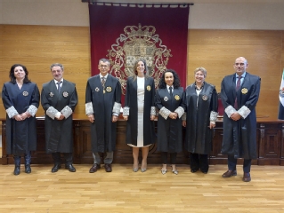 La magistrada María Cristina Mendigutía con la Sala de Gobierno